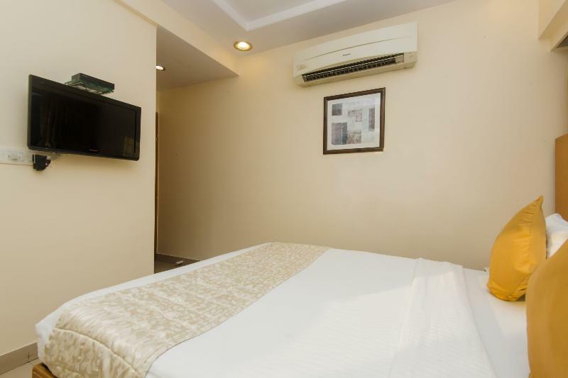 Oyo 10007 Hotel Grace Residency Bombaim Exterior foto